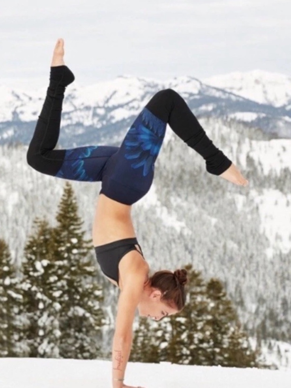 Alo Yoga $130 Goddess Legging Ltd Edition Blue Tail Feathers Blue Sz XS EUC